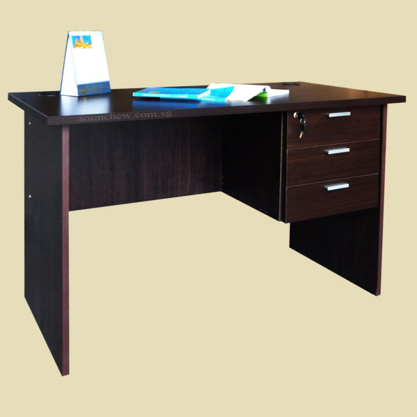 High quality office table selling at low price for low buget buyer